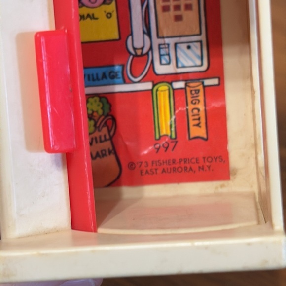 VINTAGE PRE OWNED FISHER PRICE LITTLE PEOPLE PHONE BOOTH WITH WORKING DOOR - Picture 11 of 11